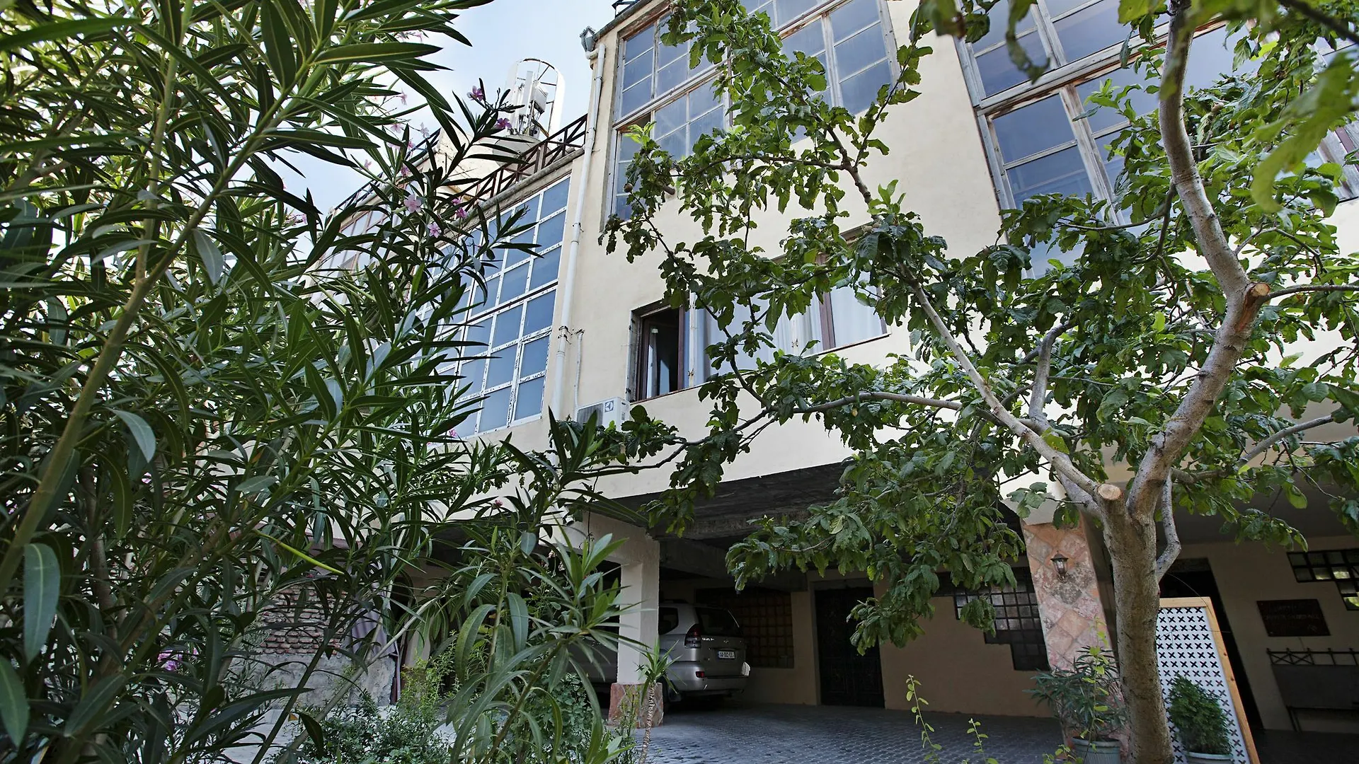 Caravan Villa Tbilisi 0*,  Georgia